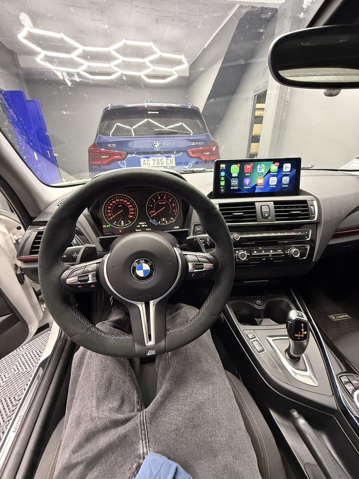 CarPlay y volante M instalados en BMW Serie 1